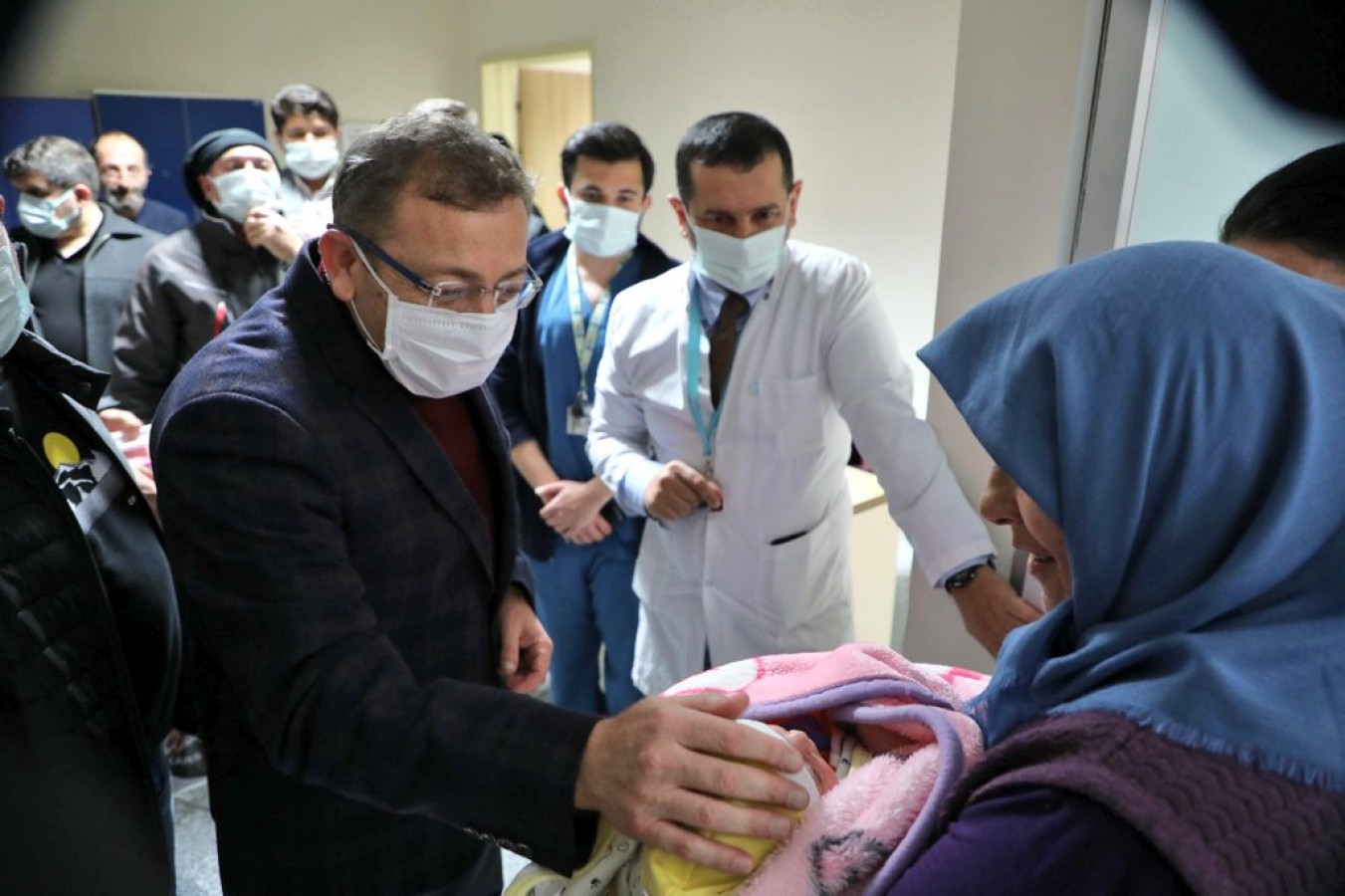 2024 yılının ilk bebeklerini ziyaret etti;