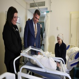 Valiler, 2026 yılının ilk bebeklerini ziyaret etti