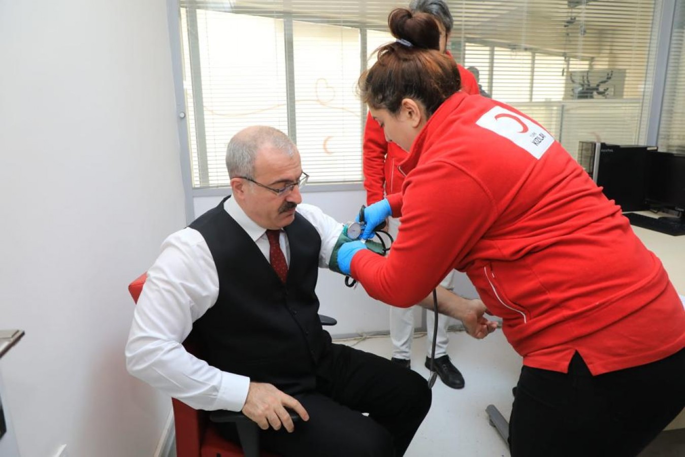 Kan bağışında bulundu
