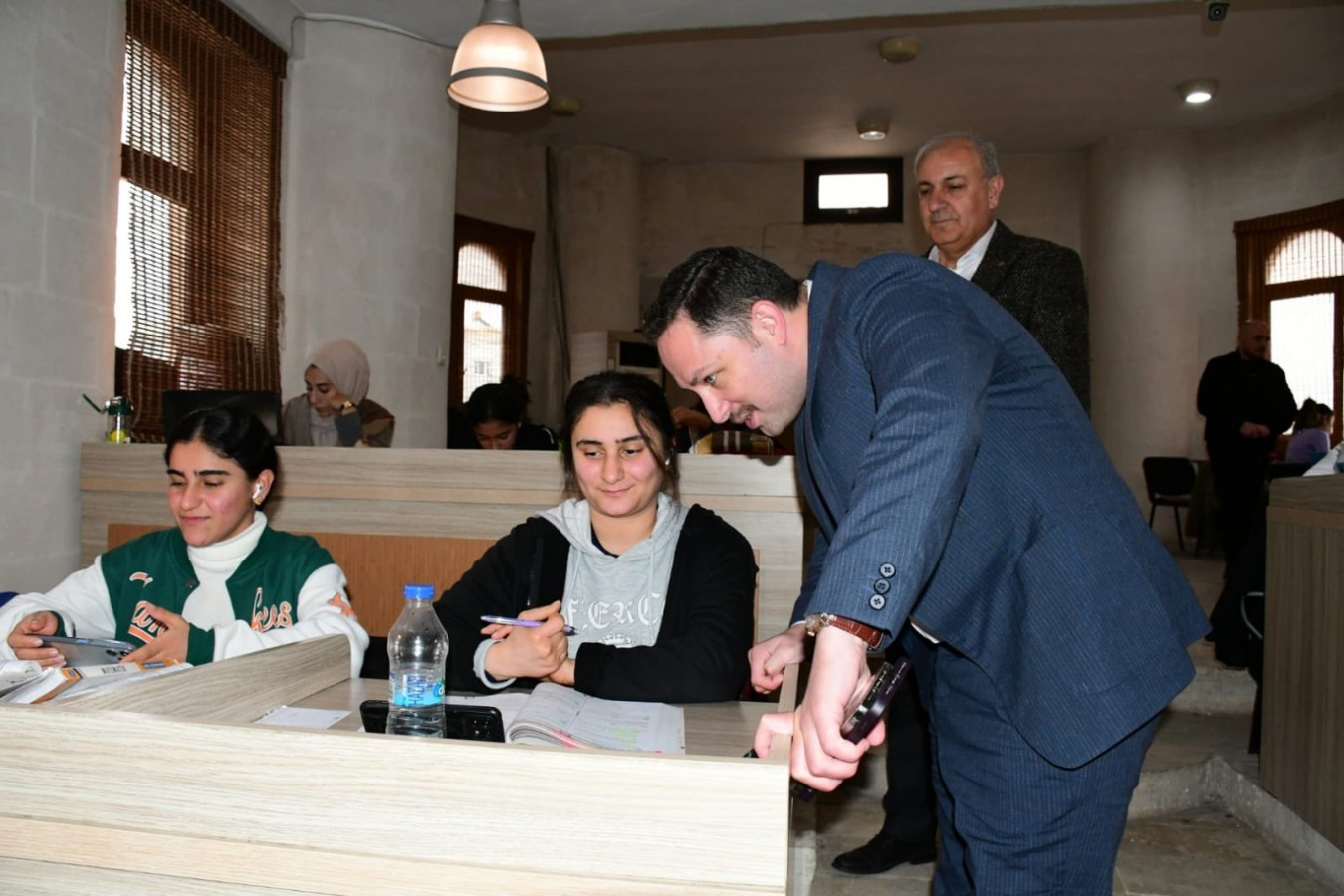 "Göz bebeği gençlerimizin yanındayız";