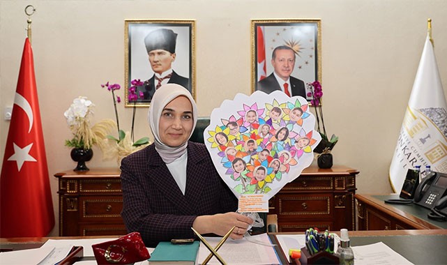 Öğrencilerden 'Devlet Ana'ya duygu yüklü hediye: ''Gerekse var bin hacca, hepsinden iyice, bir gönüle girmektir"