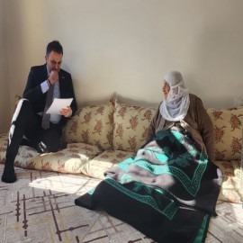 Vatandaşların sorunlarını evlerinde dinledi