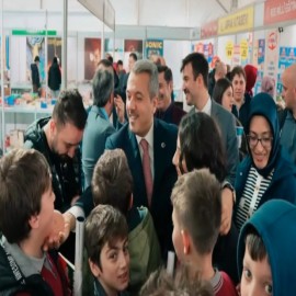 Vali öğrencilere soru sordu, renkli cevaplar aldı