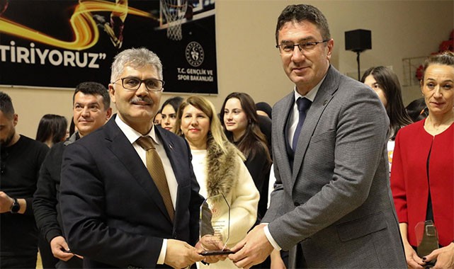 Vali Çelik, Altyapı Bayanlar Liginde heyecana ortak oldu