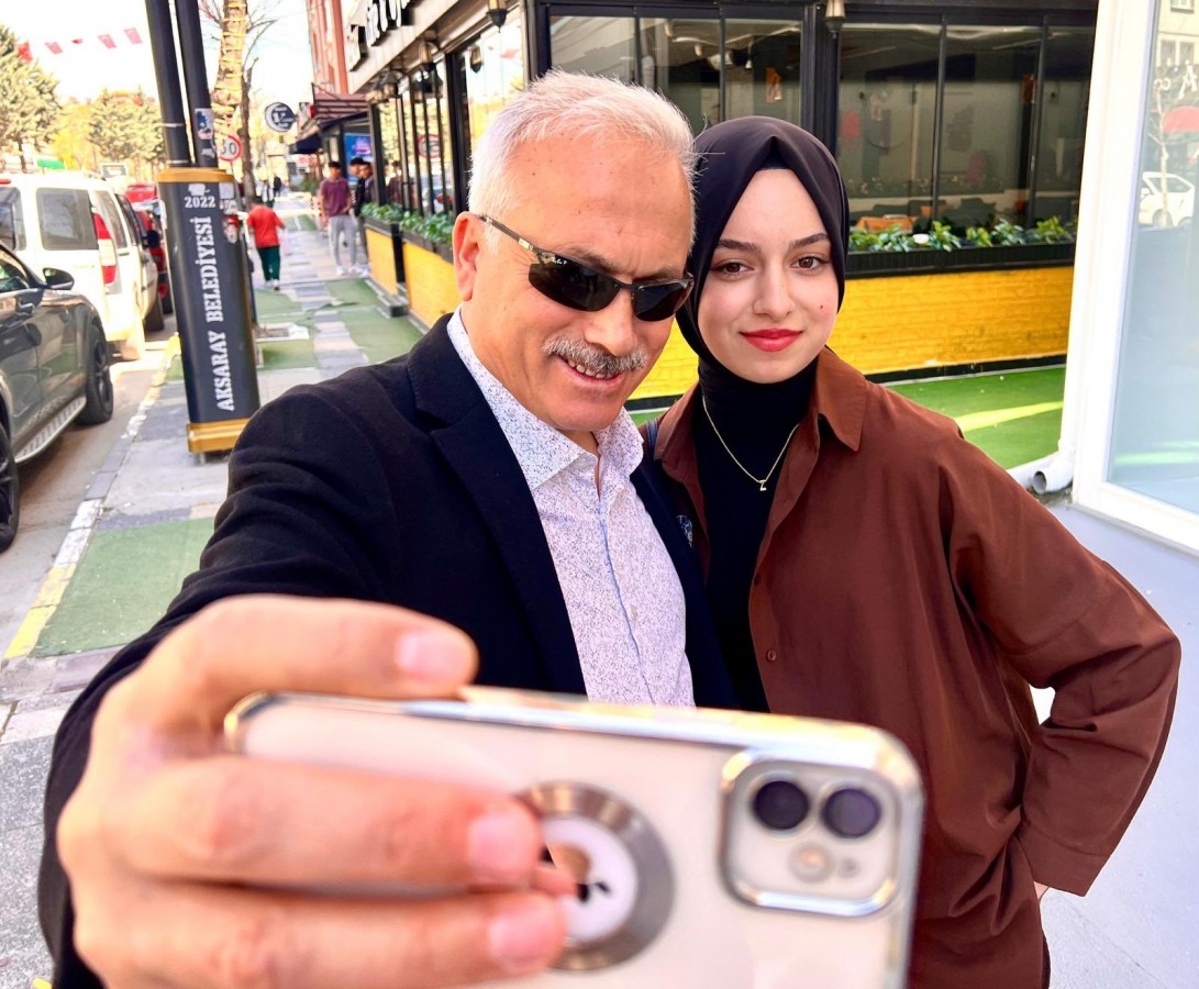 "Gençler, sizi de gençleştiriyorlar";