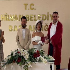 Öğretmen çiftin isteğini kırmayan Kaymakam Karakaş, ilk kez nikah kıydı