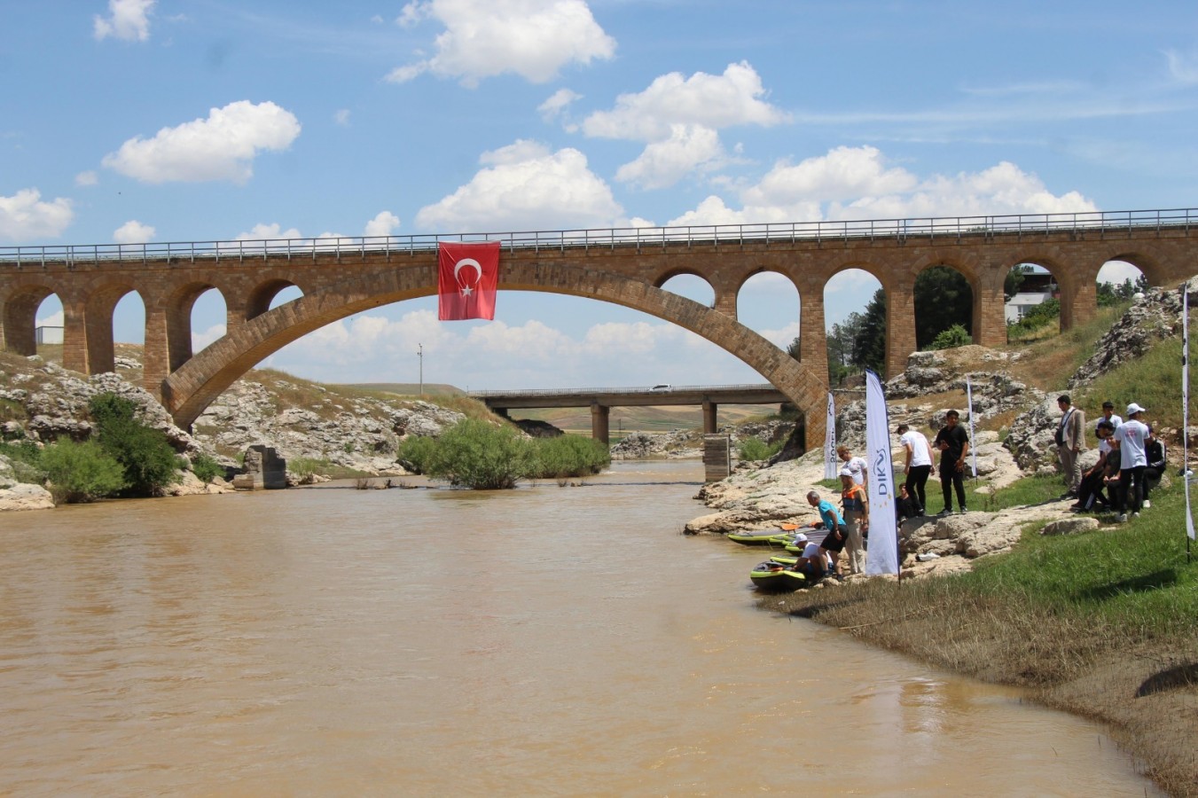 Garzan çayında bahar şenliği düzenlendi;