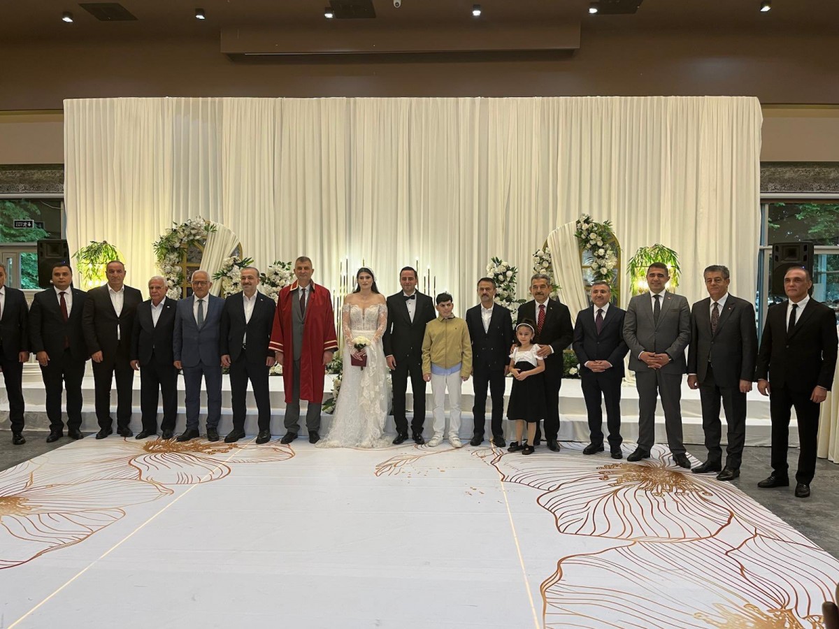 Vali Yardımcısı Altuntaş'ın mutlu günü;