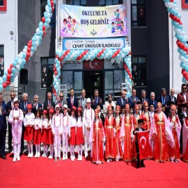 “Okul, çocukların geleceğine açılan bir kapıdır”