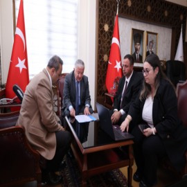 Vali Duru: "Taşpınar Halısı ile hem kültürümüzü koruyacak hem istihdam sağlayacağız"