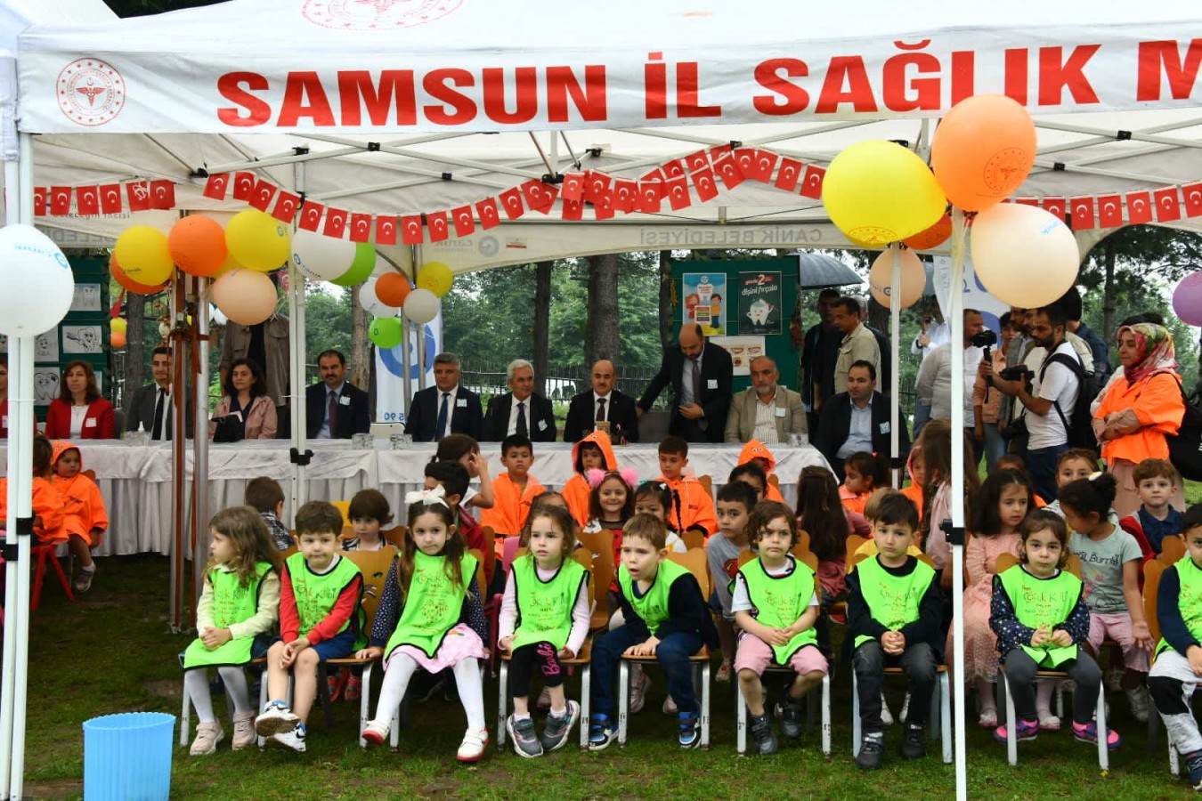 Çocuklara kukla ve tiyatro ile ağız ve diş sağlığı eğitimi;