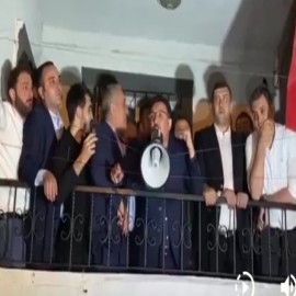 Vali Gökmen Çiçek, öfkeli kalabalığı sakinleştirmeye çalıştı