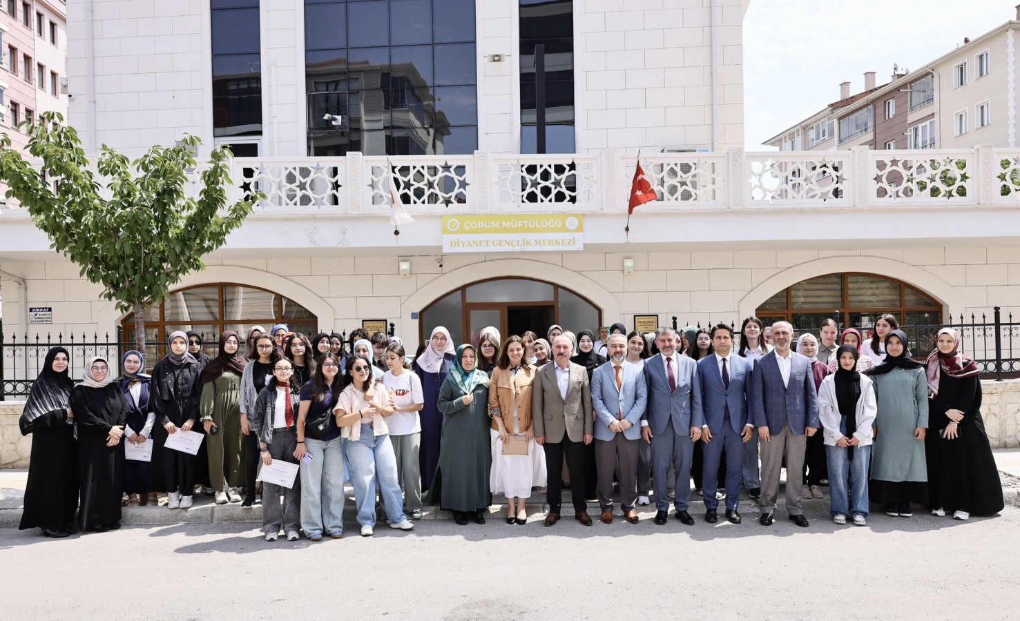 "Ahlaklı ve bilinçli bireyler yetişiyor"