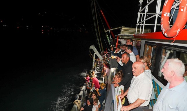 Balıkçıları denize uğurladı