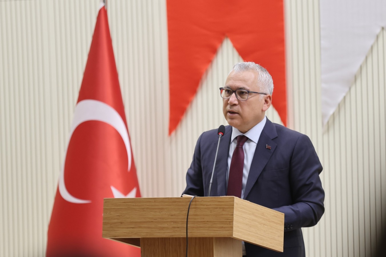 "Şüphesiz adalet; devletin temel direğidir";