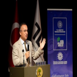 “Yapay zekâ, geleceğin çalışma kültürünü şekillendiriyor”
