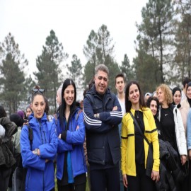 Gençlerle doğa yürüyüşü