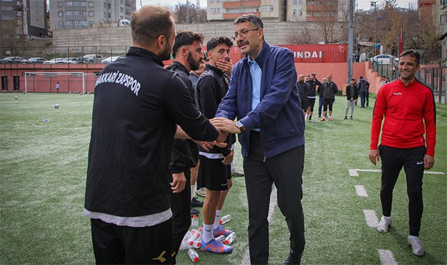 Vali Çelik Zapspor'un antrenmanına katıldı: Sizlere çok güveniyorum