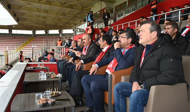 Vali Canalp, Petrolspor'u sahada yalnız bırakmadı!