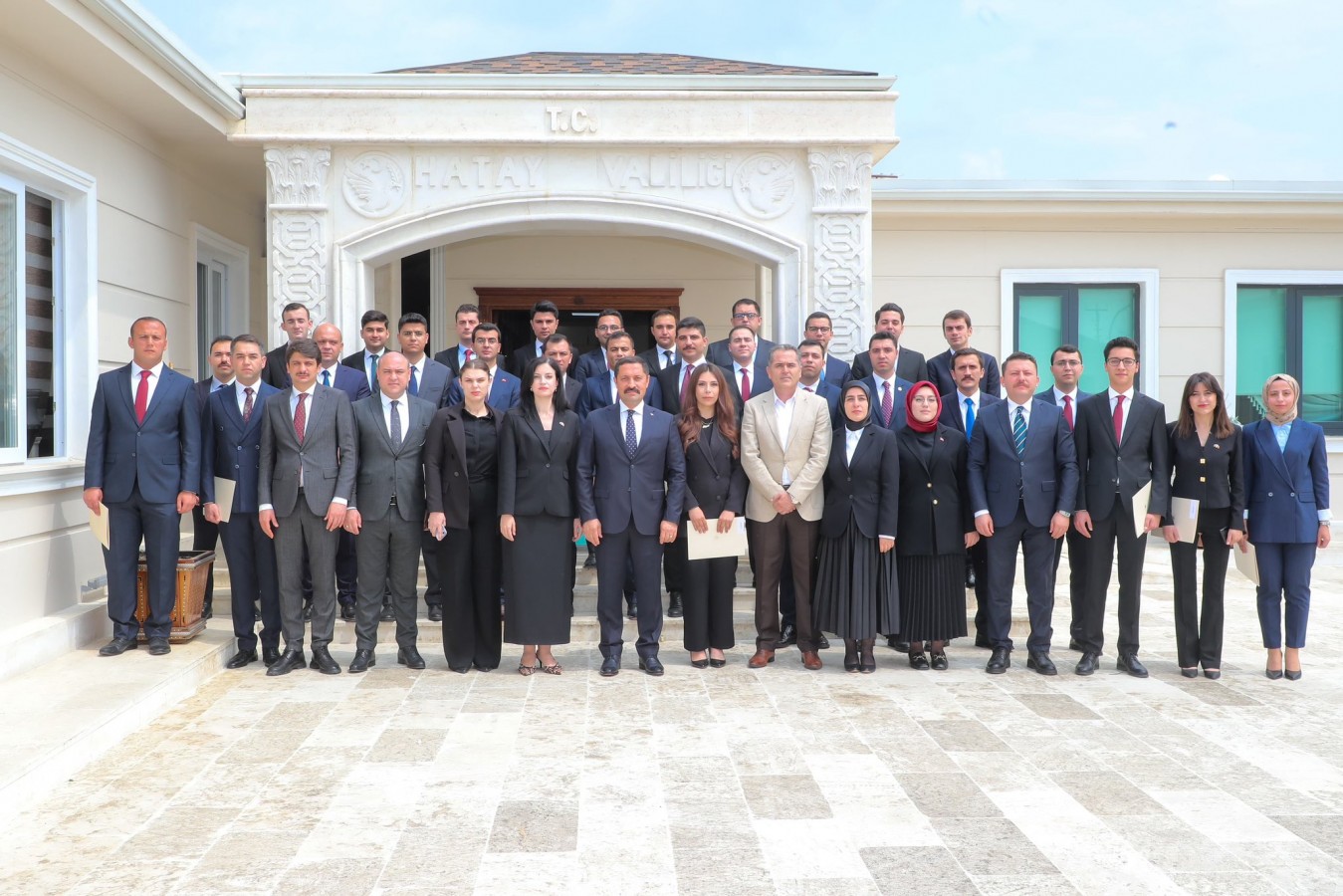 Hatay’ın yaralarını saran kaymakamları ‘başarı belgesi’ ile uğurladı;