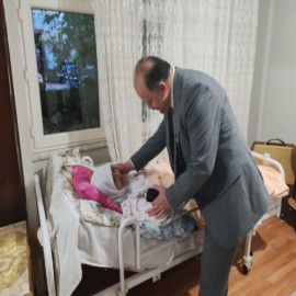 Bir yıldır yatağa mahkum şehit annesinin hayır duasını aldı