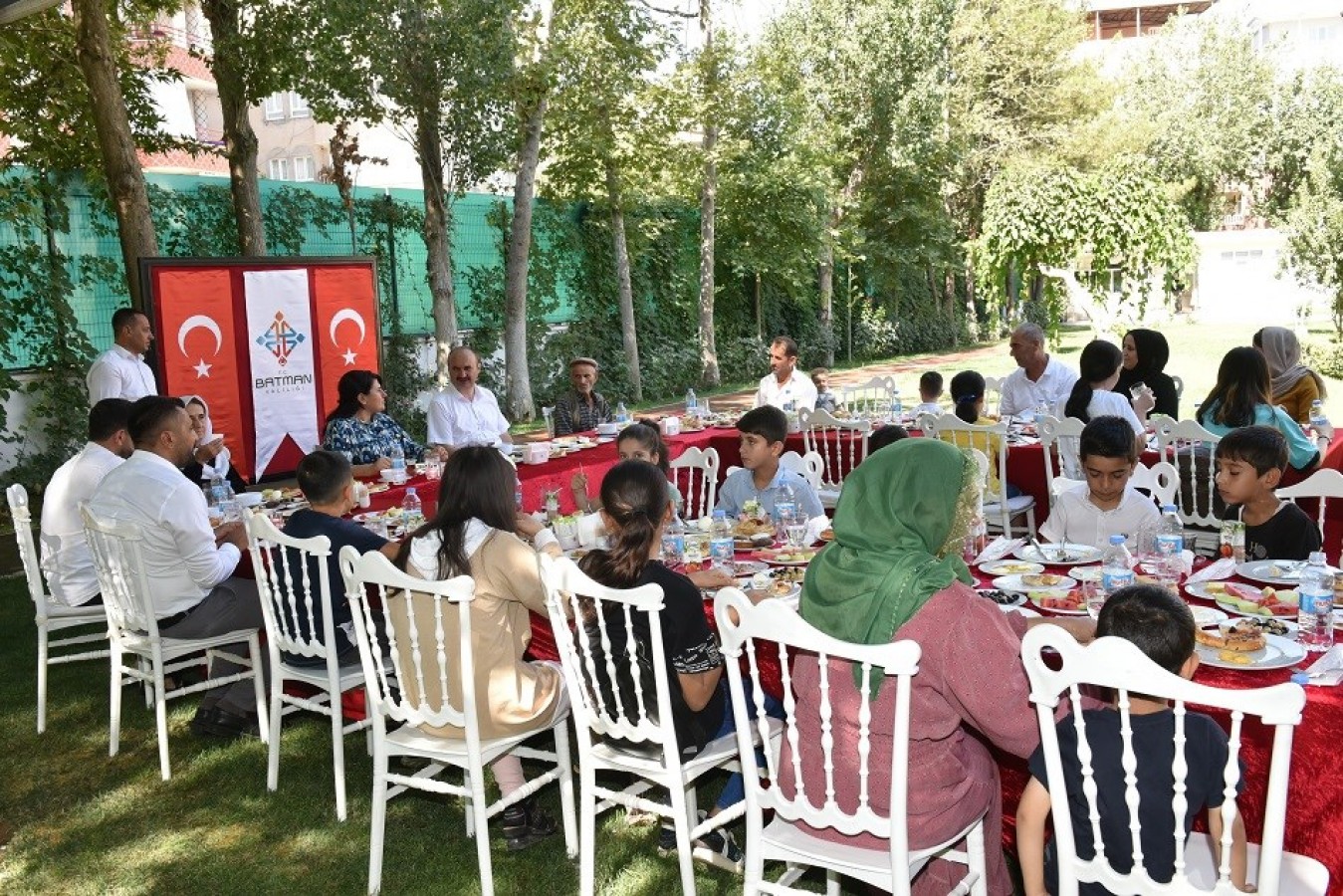 Petrolkentli aileleri Vali Konağı'nda ağırladı;
