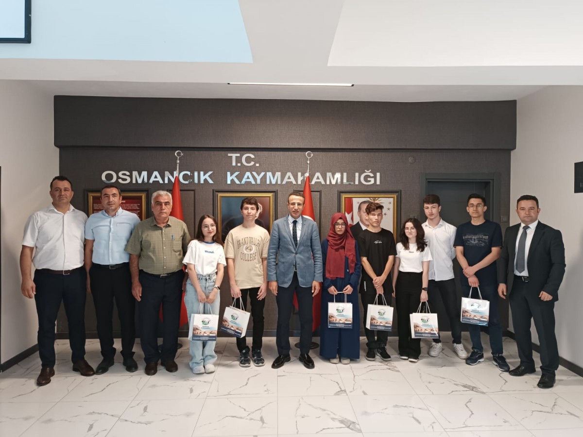 Başarılı öğrencileri ödüllendirdi