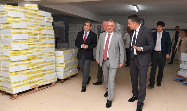 Ders kitapları ve yardımcı kaynaklar öğrencileri bekliyor