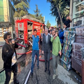 İstanbul'da korkutan yangın!  Vali Gül: 17 iş yeri zarar gördü