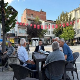 Kaymakam Bayram sahada, vatandaşın yanında
