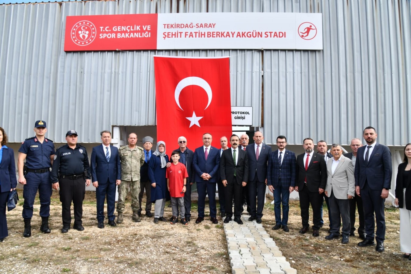 Şehidin adı, bir zamanlar futbol oynadığı stada verildi;