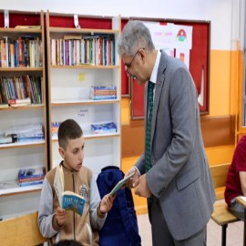 Vali Çelik, öğrencilerin hedeflerini dinledi