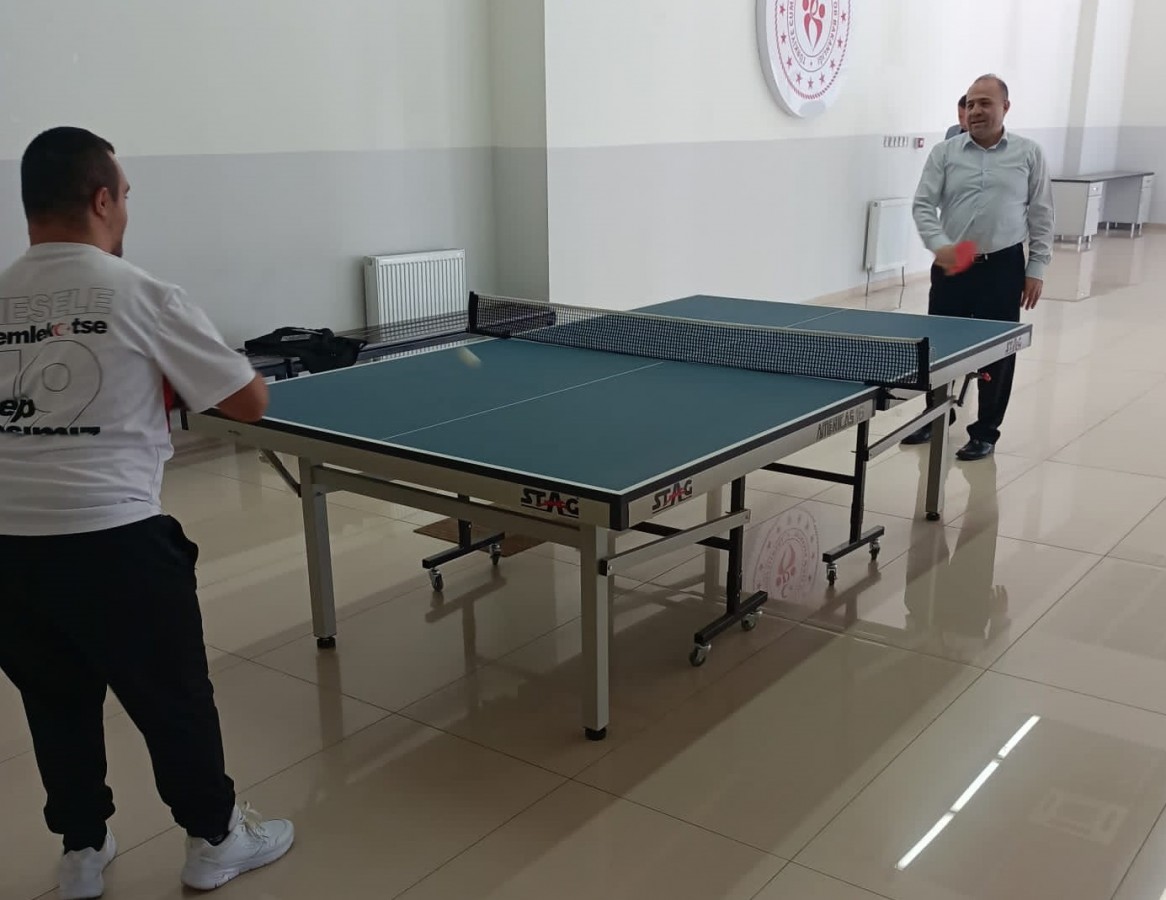 Özel sporcu Eren’le masa tenisi;