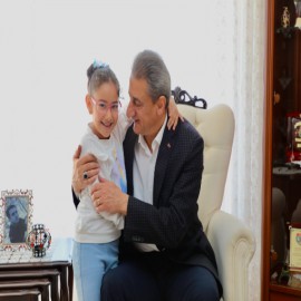 Koruyucu aileleri unutmadı
