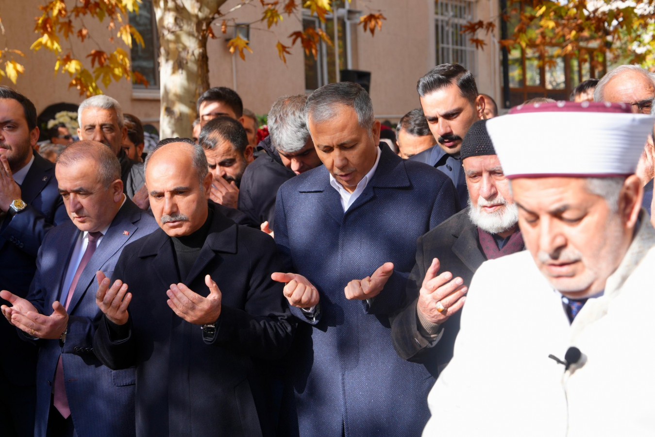 Bakan Yardımcısı Aktaş'ın annesi son yolculuğuna uğurlandı;