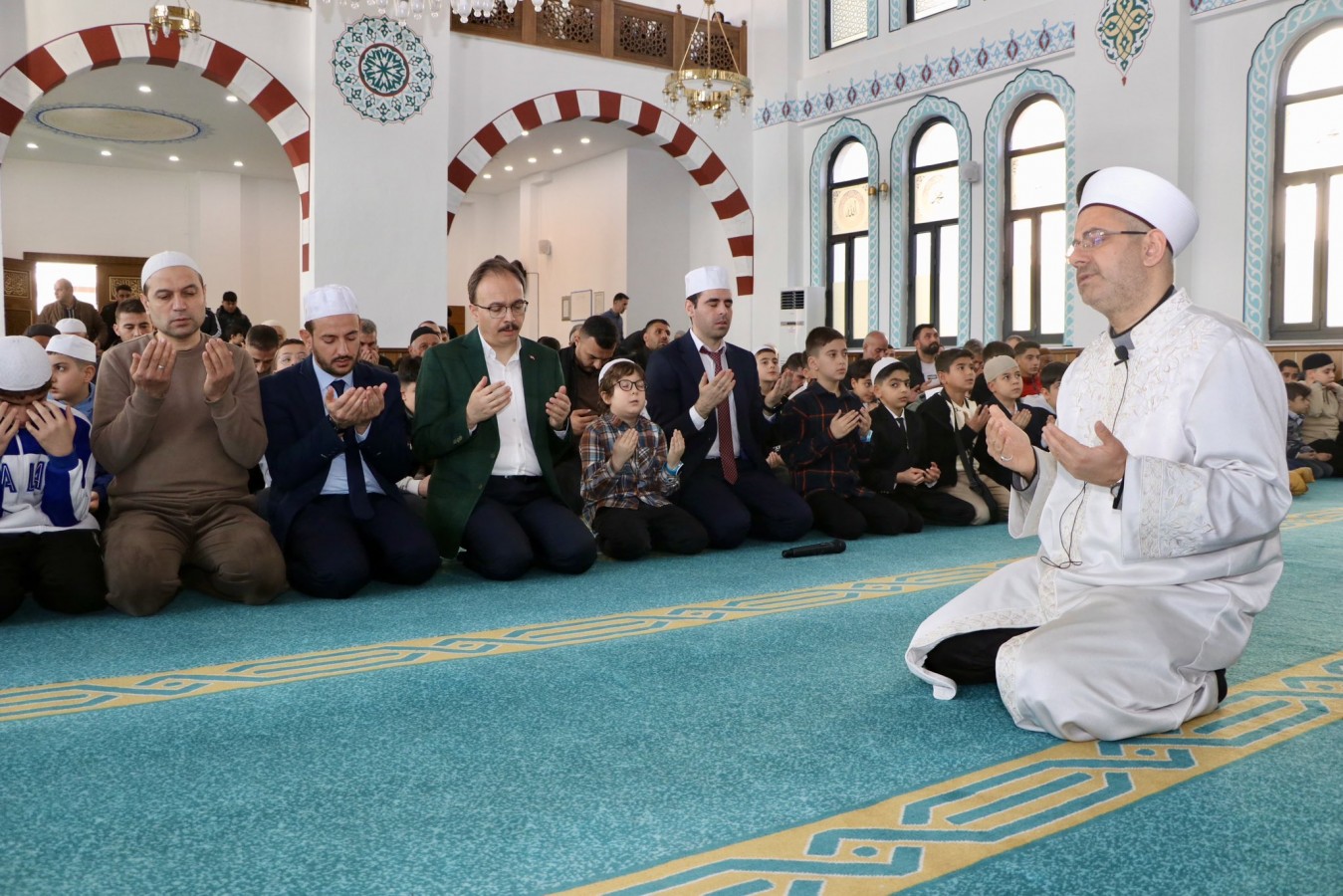 "Evlatlarımızı camide namaz kılarken görmek büyük bir mutluluk"