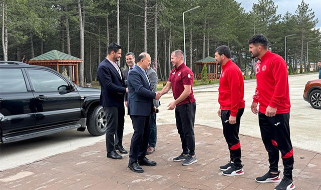 'Allah, yüreklerine ve bileklerine kuvvet versin"