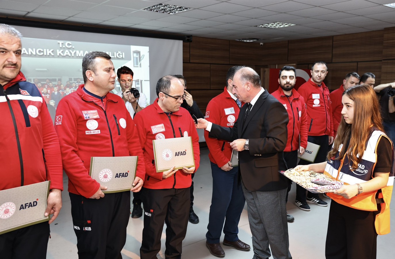 “Osmancık AKUB ekibimiz Türkiye’nin ilk akredite ilçe birimi olma başarısını gösterdi”