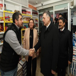 Bakan Mustafa Çiftçi Kırşehir’de esnaf ve vatandaşla kucaklaştı