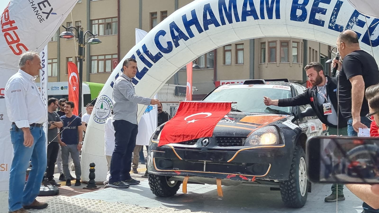 Off Road yarışlarını başlattı;