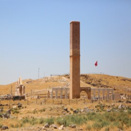Depremde hasar alan tarihi cami ziyarete açıldı