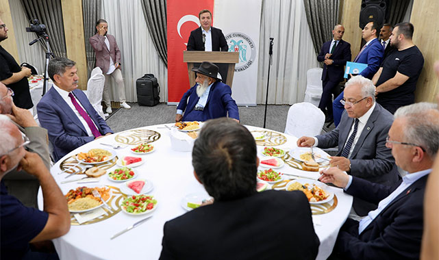 Vali Aydoğdu, muharrem orucunu vatandaşlarla açtı: Bu sofradaki dua yurdumuzun her köşesine yayılsın;