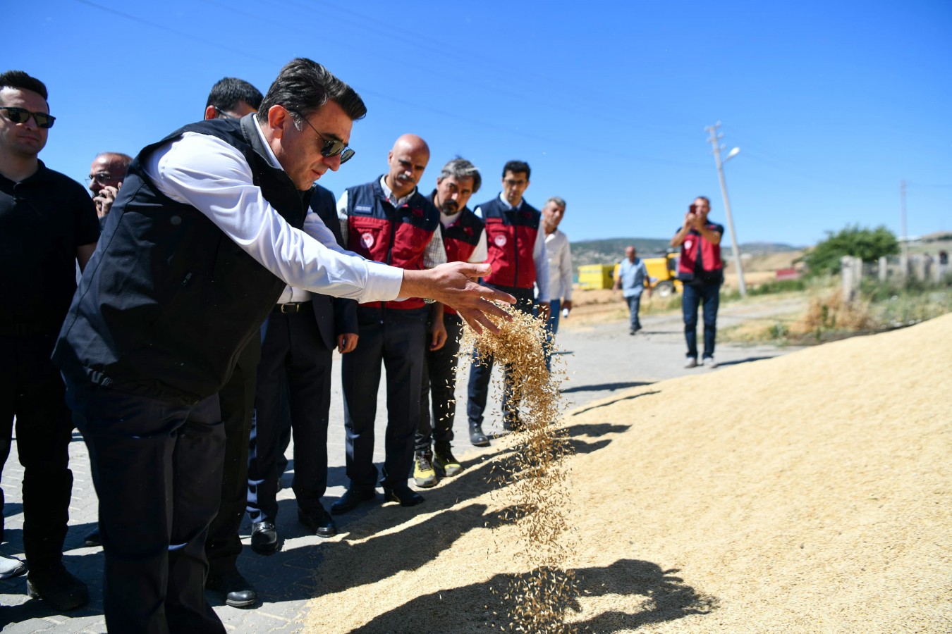 "Üretimin her alanında çiftçilerin yanındayız";