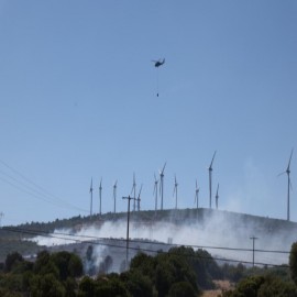 İzmir'de alevlerle mücadele sürüyor
