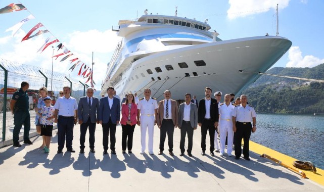 Amasra Yolcu Limanı ilk kruvaziyer gemisini ağırladı