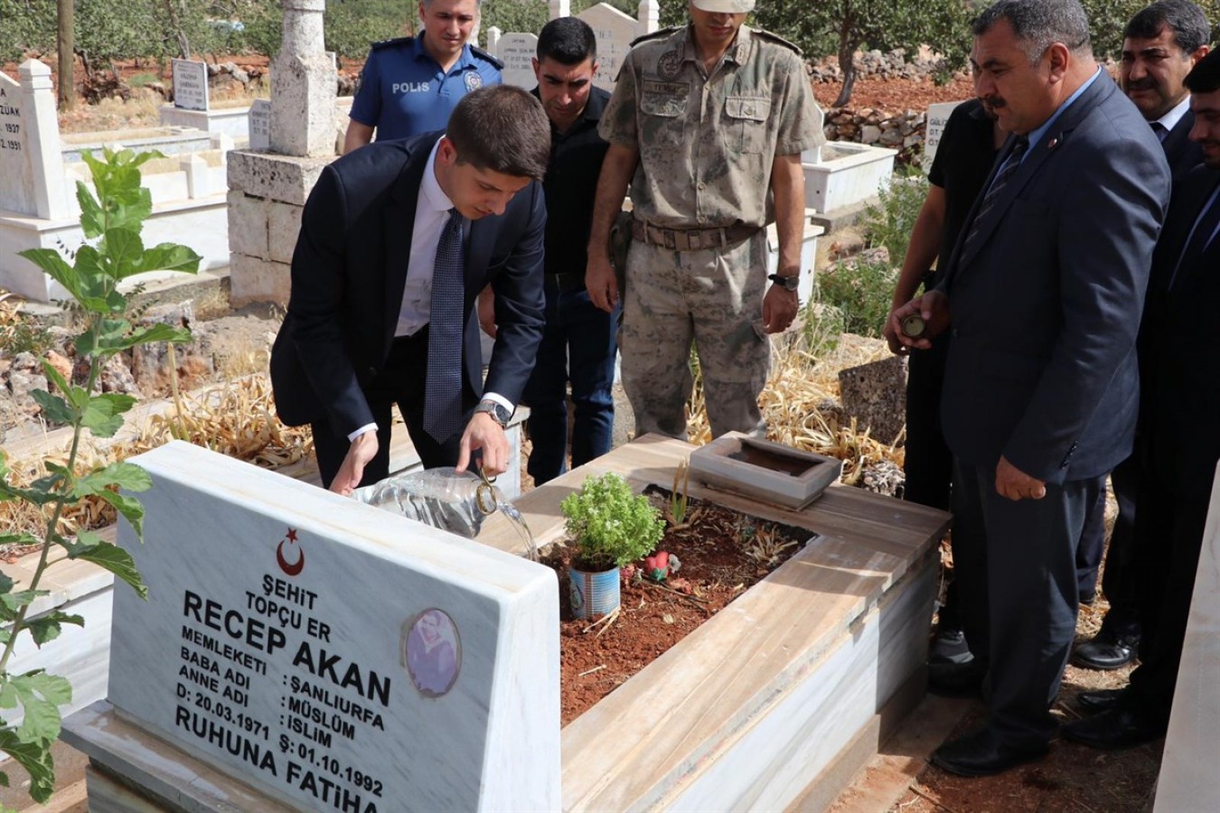 Şehadetinin 30. yılında mezarı başında anıldı