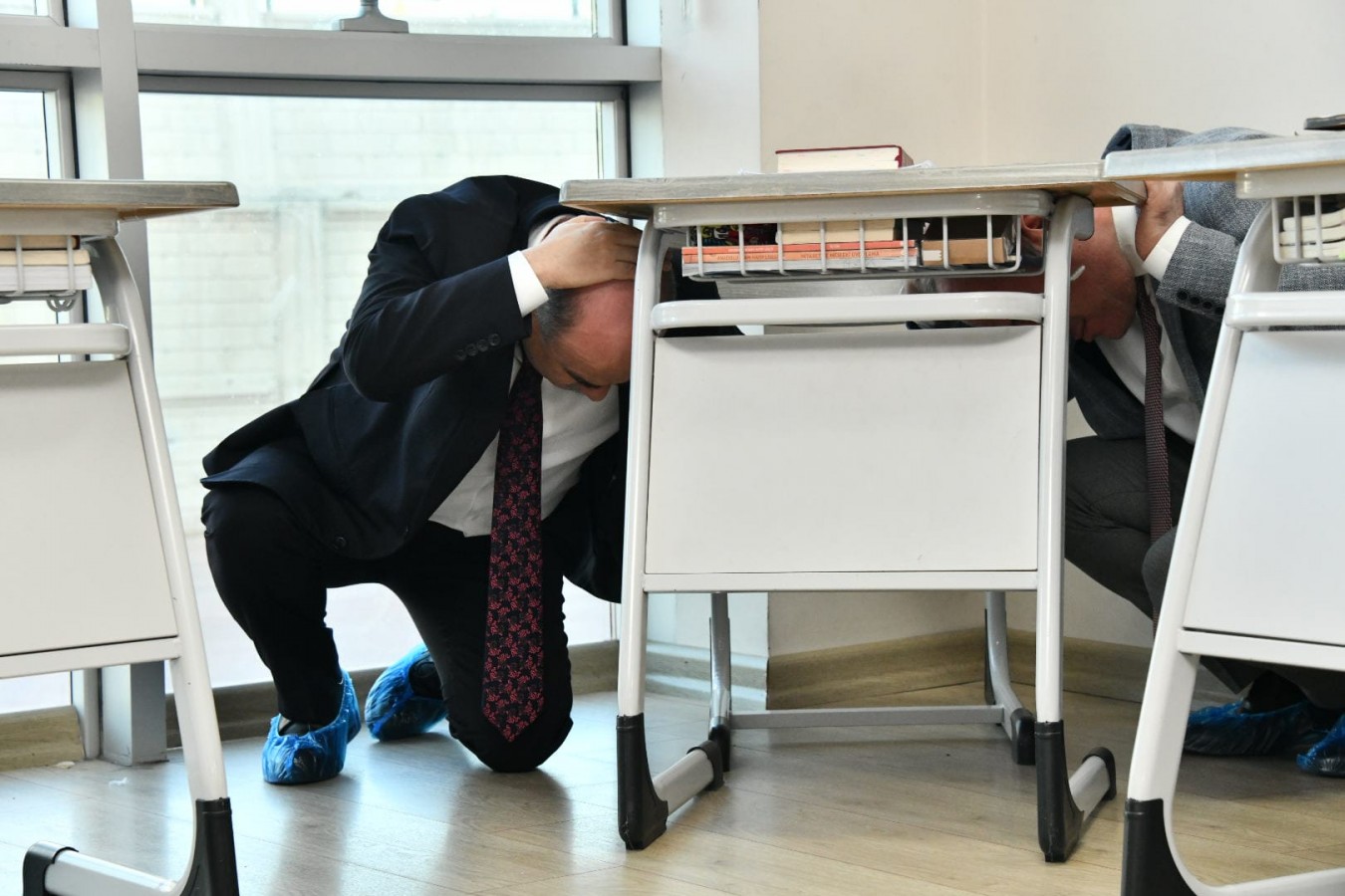 Vali Dağlı, Kız Kur’an kursunda deprem tatbikatına katıldı;