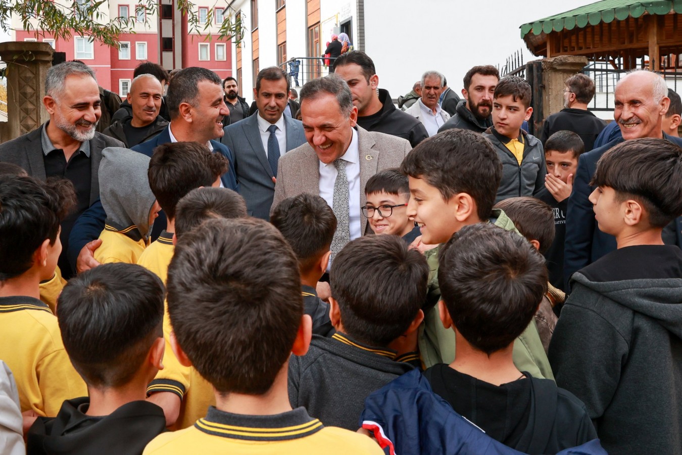 "Geleceğimiz sizleri çok seviyoruz";