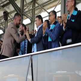 Vali Işın, Kütahyaspor’a tribünden destek oldu!