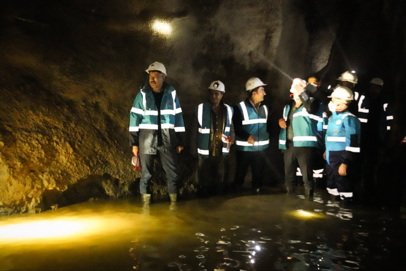 Vali Çelik, maden emekçileriyle bir araya geldi;